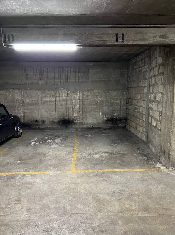 Parking à PARIS-13E