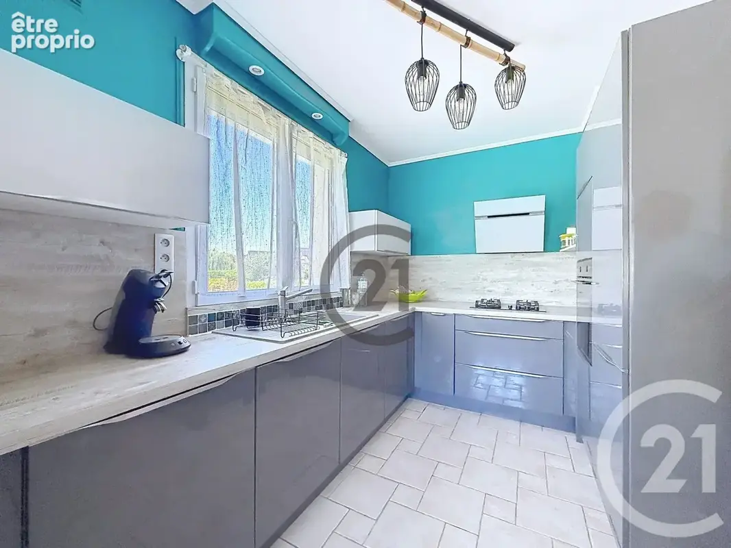 Maison 125 m² à Saint-Julien-Les-Villas  - photo 8