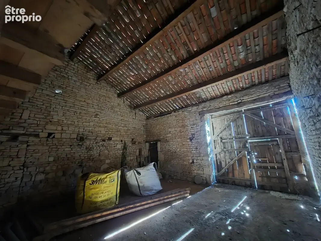 Corps de Ferme de 340 m2, avec plusieurs maisons indépendantes et 200 m2 de dépendances - photo 54