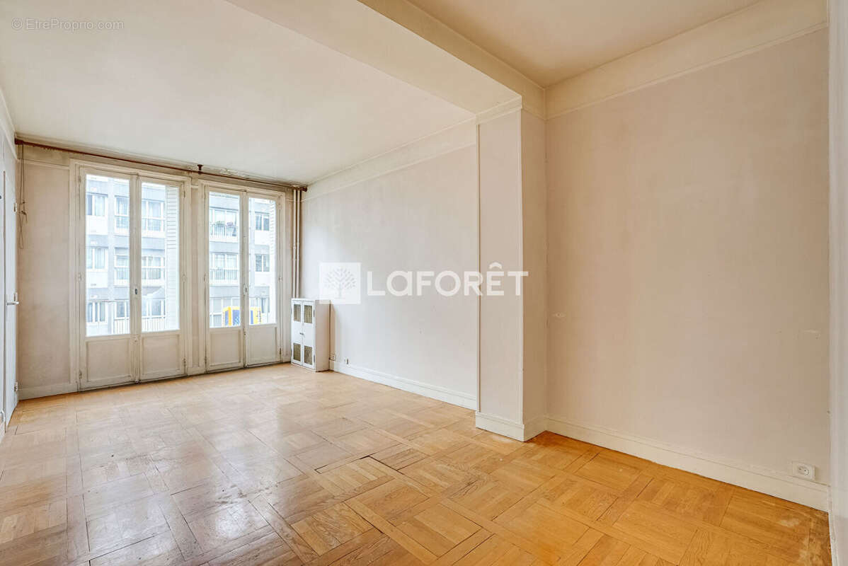 Appartement à PARIS-15E