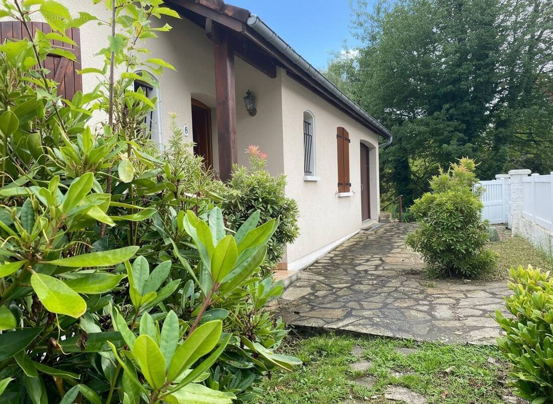 Maison à EYMOUTIERS