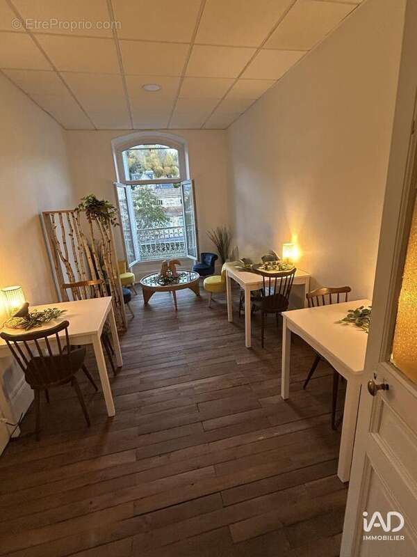 Commerce 295 m² à Rochefort-Montagne  - photo 3
