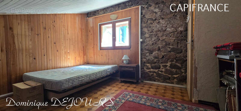 Maison à SAINT-SAUVEUR-DE-MONTAGUT