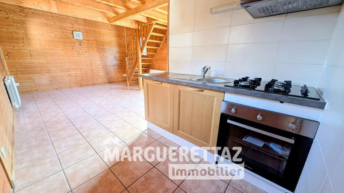 Maison à LA ROCHE-SUR-FORON