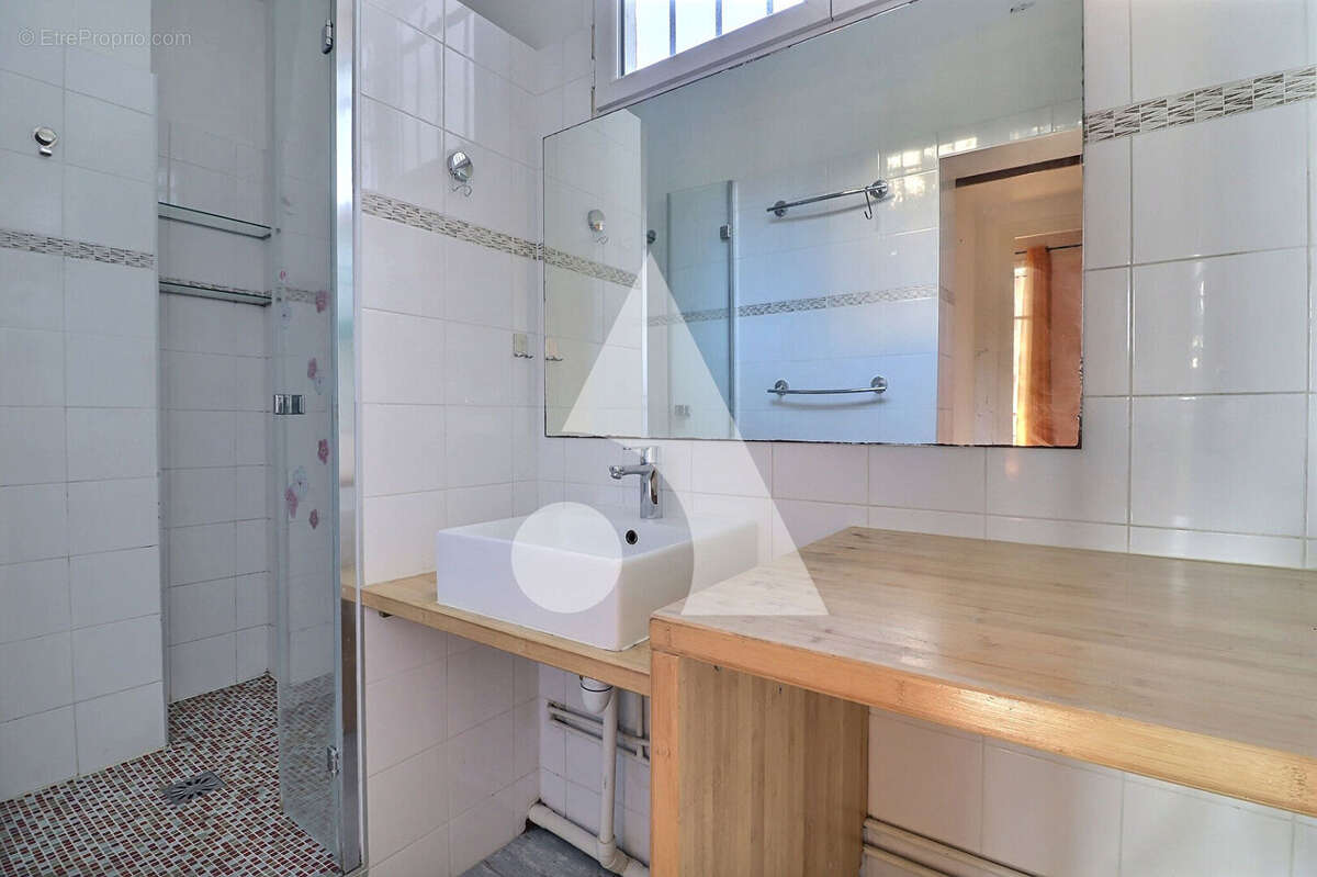 Appartement à LES LILAS