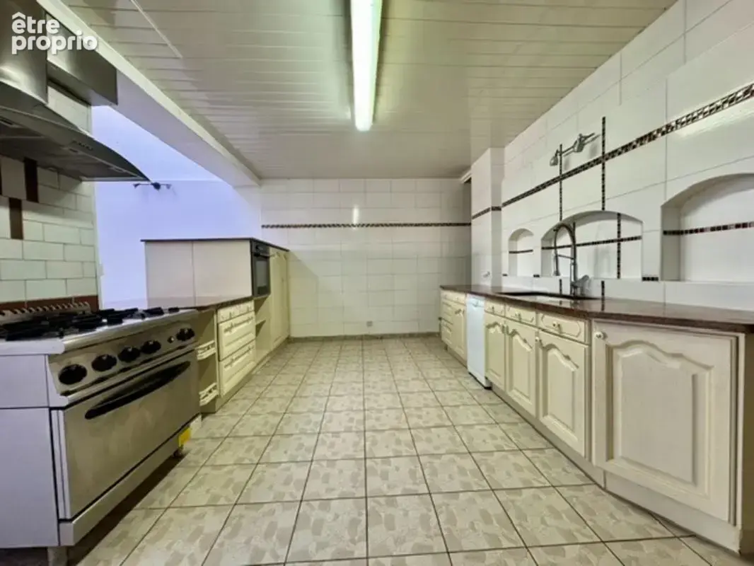 Maison de caractère – 6 pièces – 330 m² - photo 11