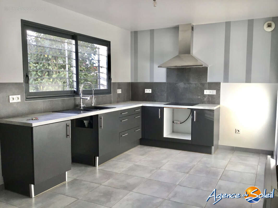 Maison à SAINT-LAURENT-DE-LA-SALANQUE