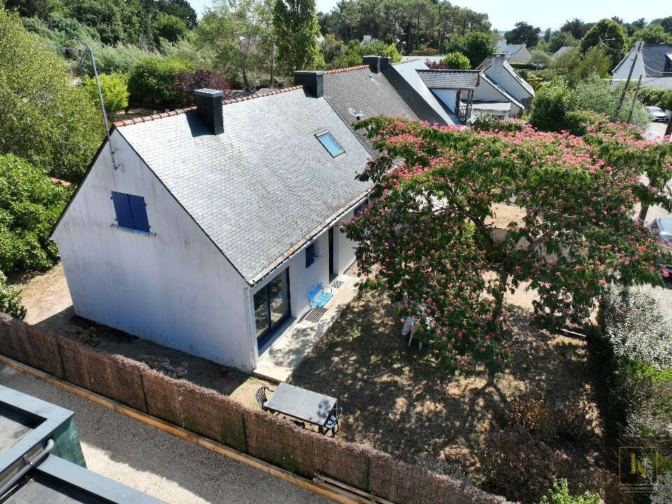 Maison construite en 1970 - 98 m2 - Parcelle 497 m2- Sarzeau - Au calme à 500m des plages - photo 2