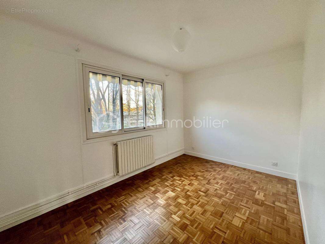 Appartement à VILLE-D'AVRAY
