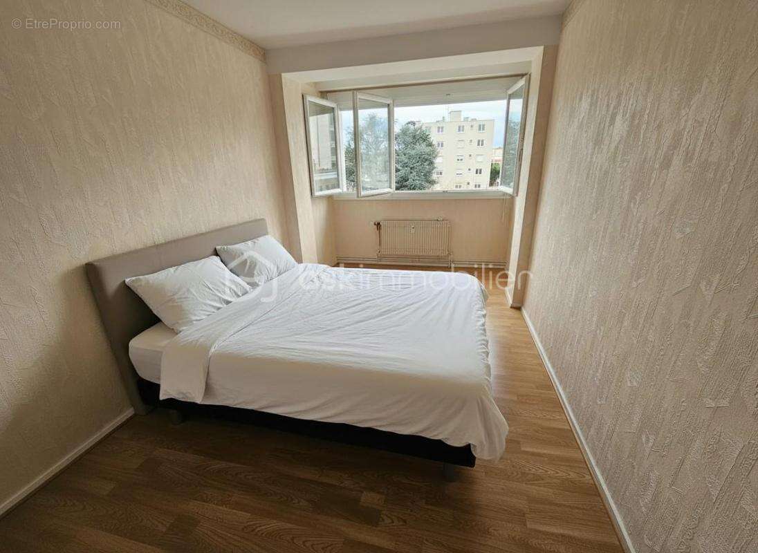 Appartement à LE COTEAU