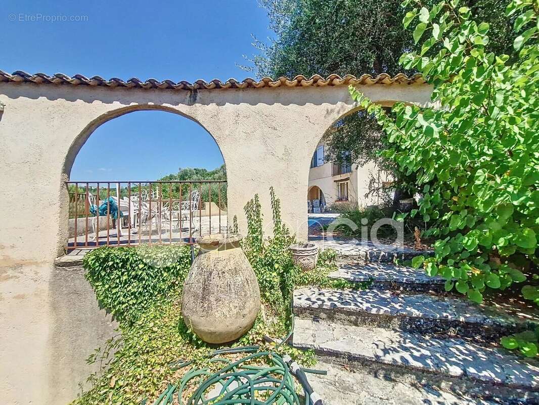 Propriété de 214 m² à PLASCASSIER, idéalement agencée  pour un projet de regroupement familial - photo 12