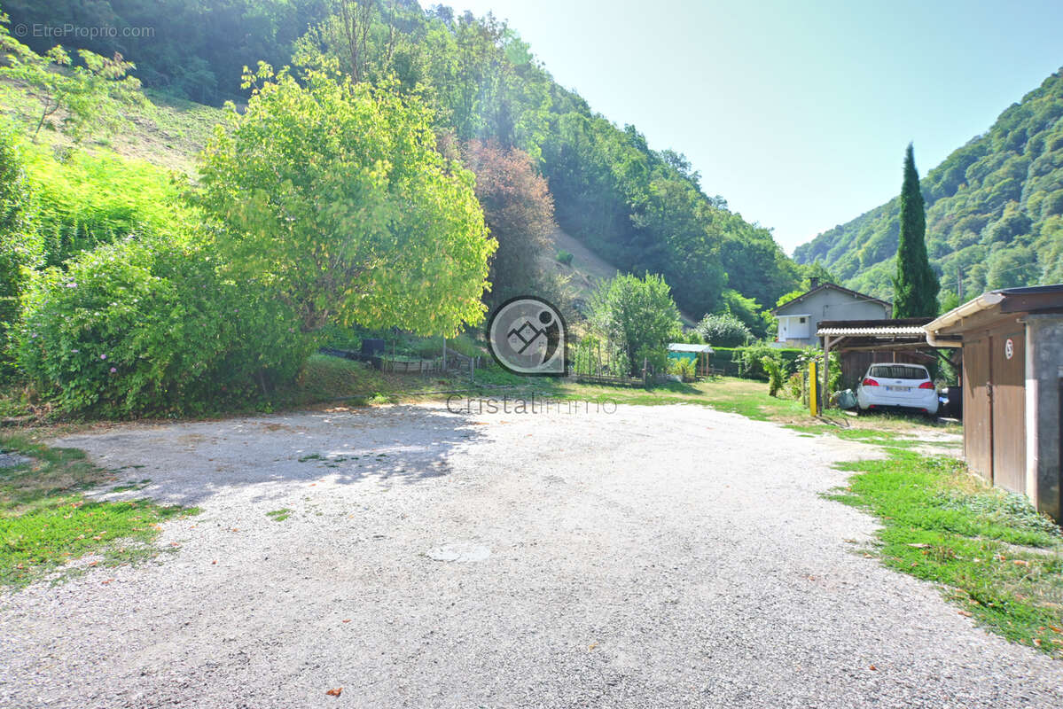 Exclusivité - Appartement 3 pièces avec balcon, cave, cellier et jardin privatif sur Domene. - photo 9