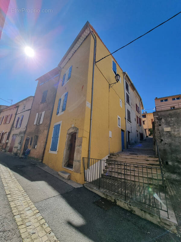 Maison à MONTMEYAN