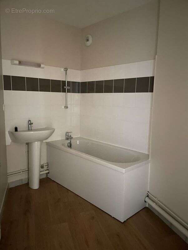 Chinon Faubourg St Jacques - appartement T4 - photo 6