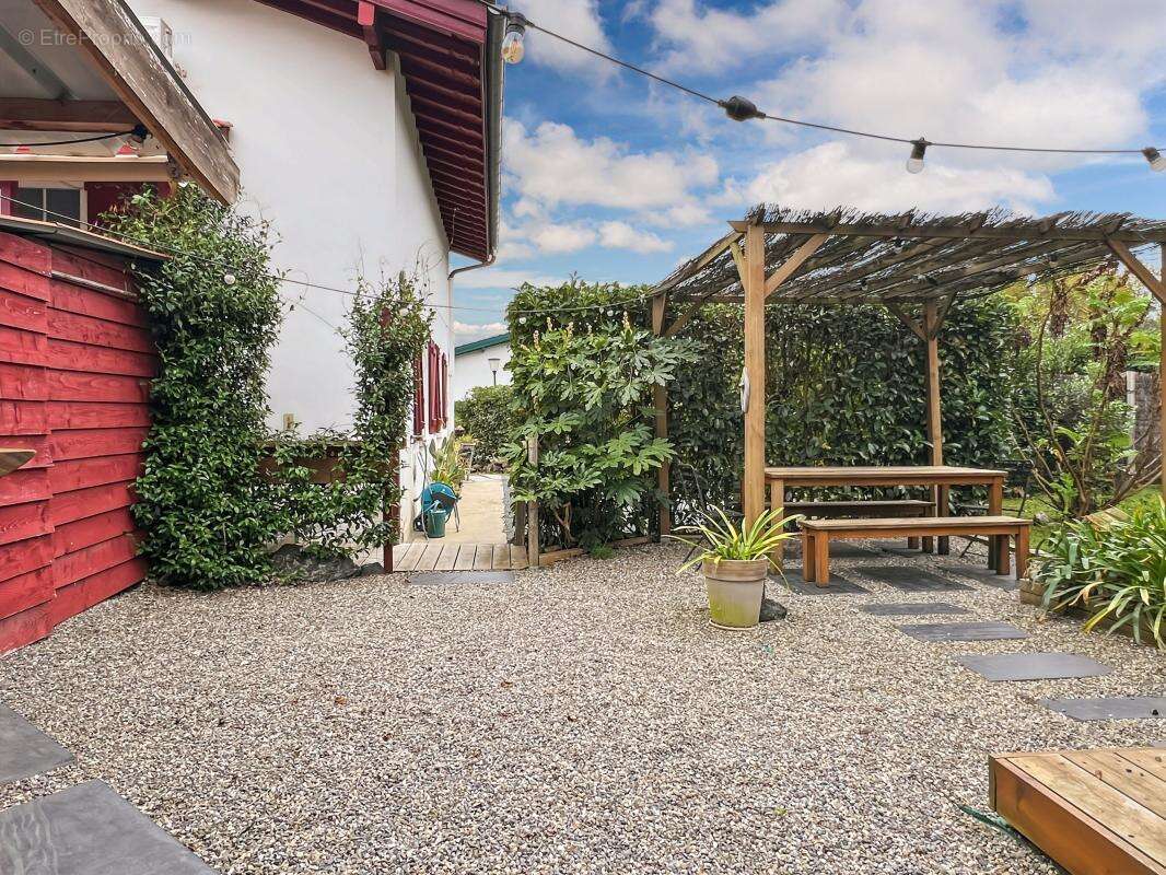 Maison à SAINT-PEE-SUR-NIVELLE