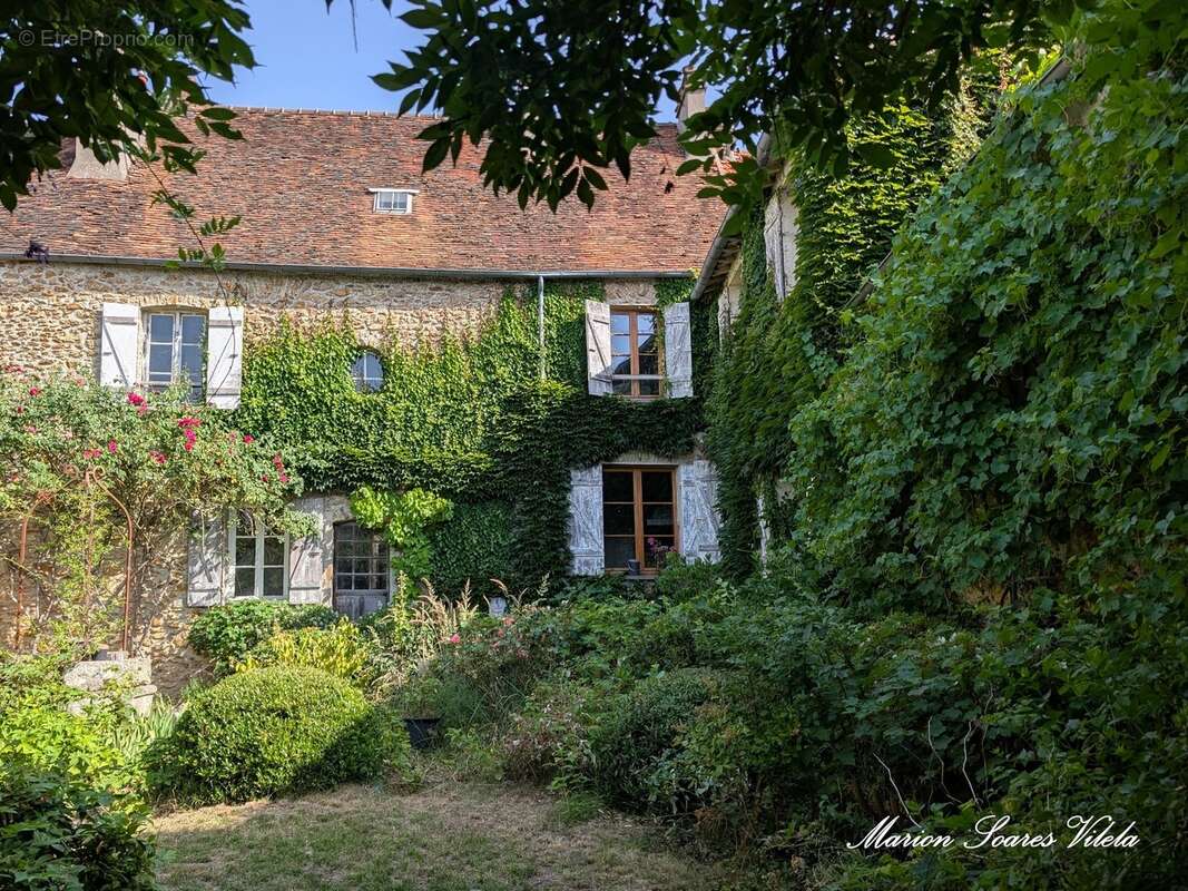 Grande maison de caractère avec jardin intimiste et grange - photo 13