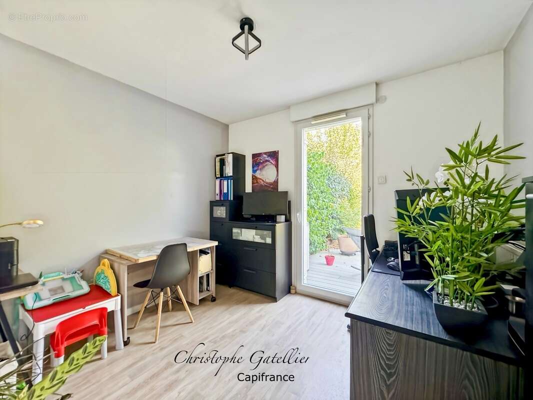  Appartement 4 pièces – 3 chambres - jardin - terrasse – double parking en sous-sol  - photo 12