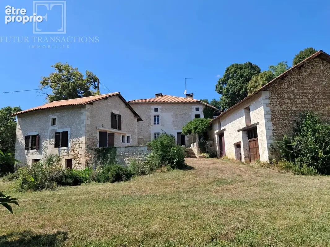 Photo Maison à Champagnac-De-Belair au prix de 242 900€