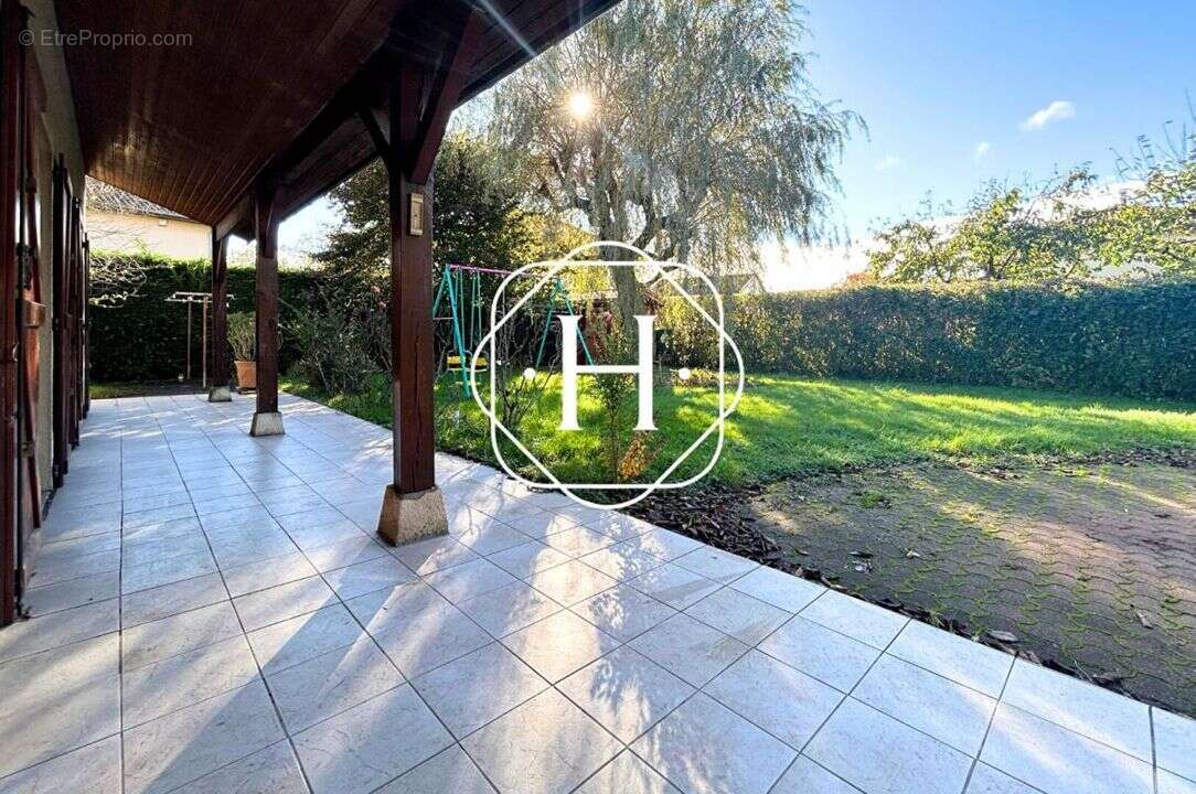 Maison à SAINT-DENIS-LES-BOURG