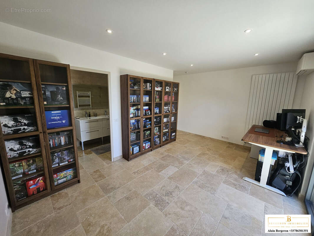 Chambre à l'étage avec salle de bains et terrasse  - Maison à CABRIS
