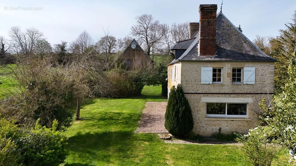Maison à SAINT-PIERRE-SUR-DIVES