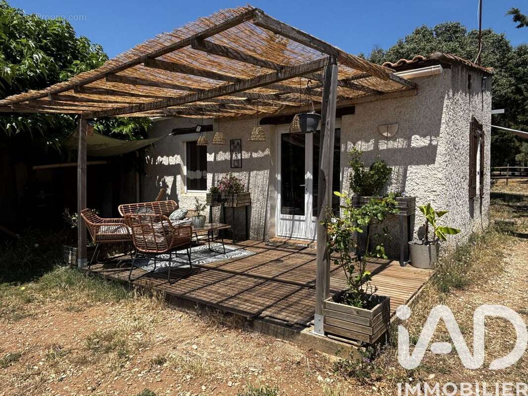 Maison 143 m² à Aramon  - photo 2