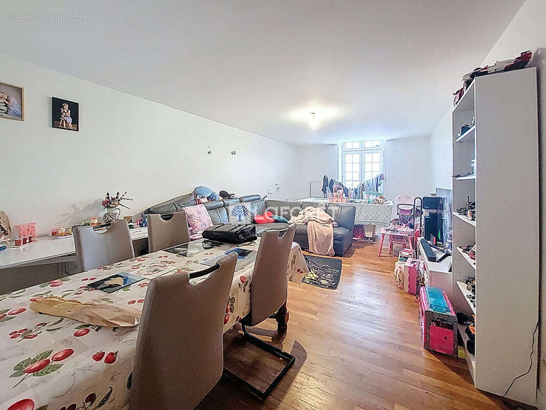 Appartement à LA FERE