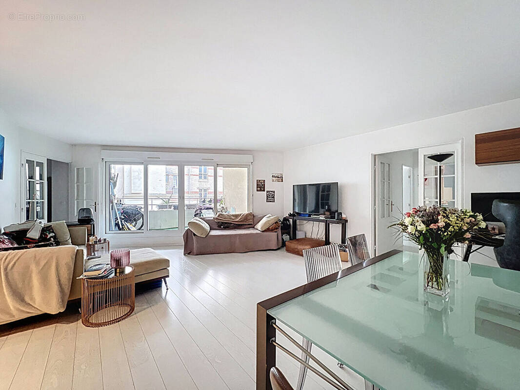 Appartement à SURESNES