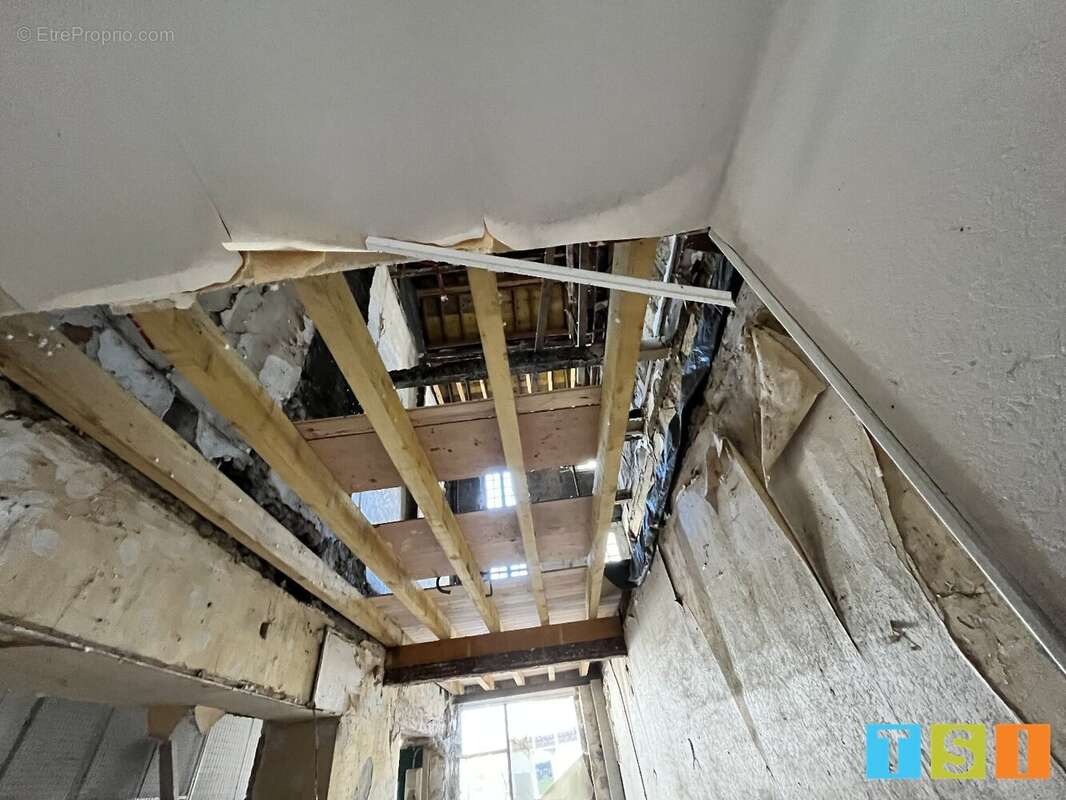 Maison à MONTREJEAU