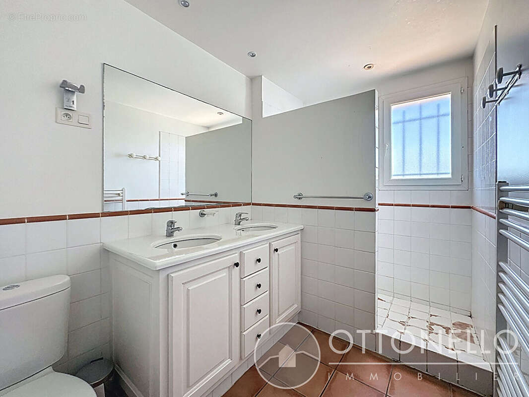 Maison à ROQUEBRUNE-SUR-ARGENS