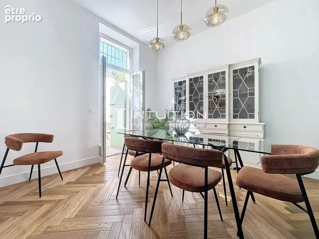Antibes - Centre : Vaste appartement bourgeois avec terrasse - photo 11