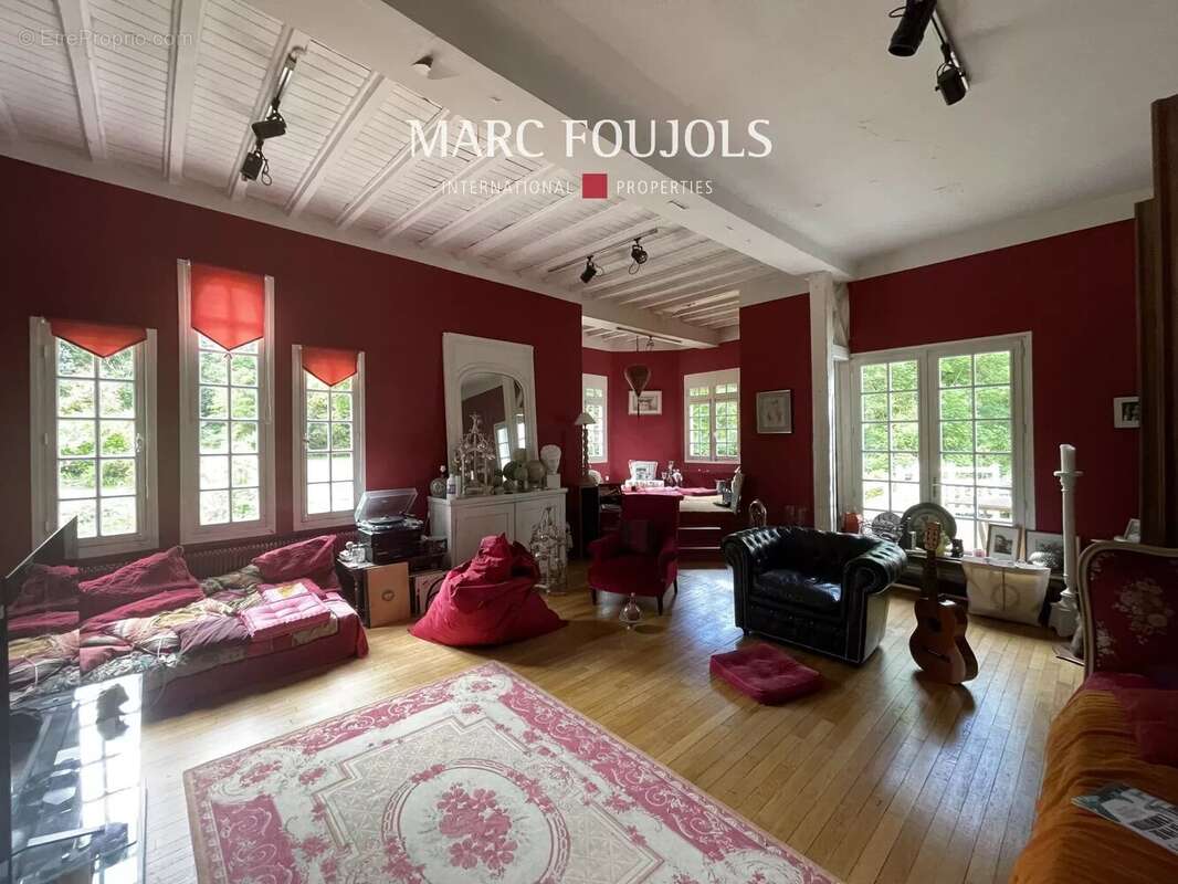 Maison à DAMPIERRE-EN-YVELINES