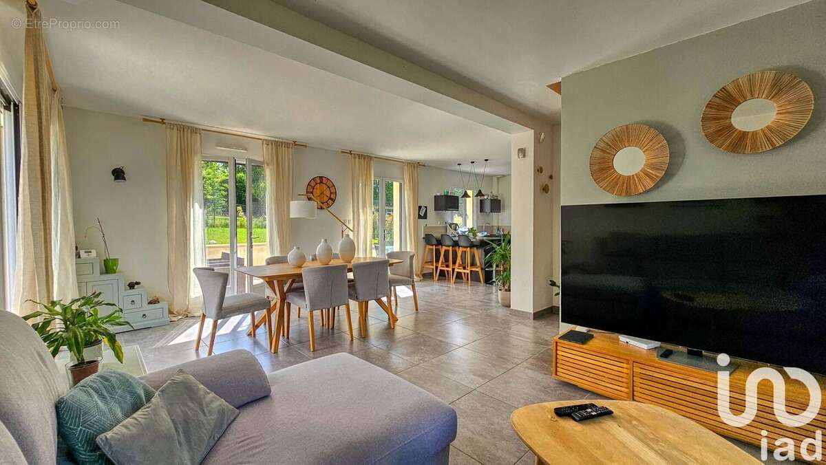 Photo 2 - Maison à MORAINVILLIERS