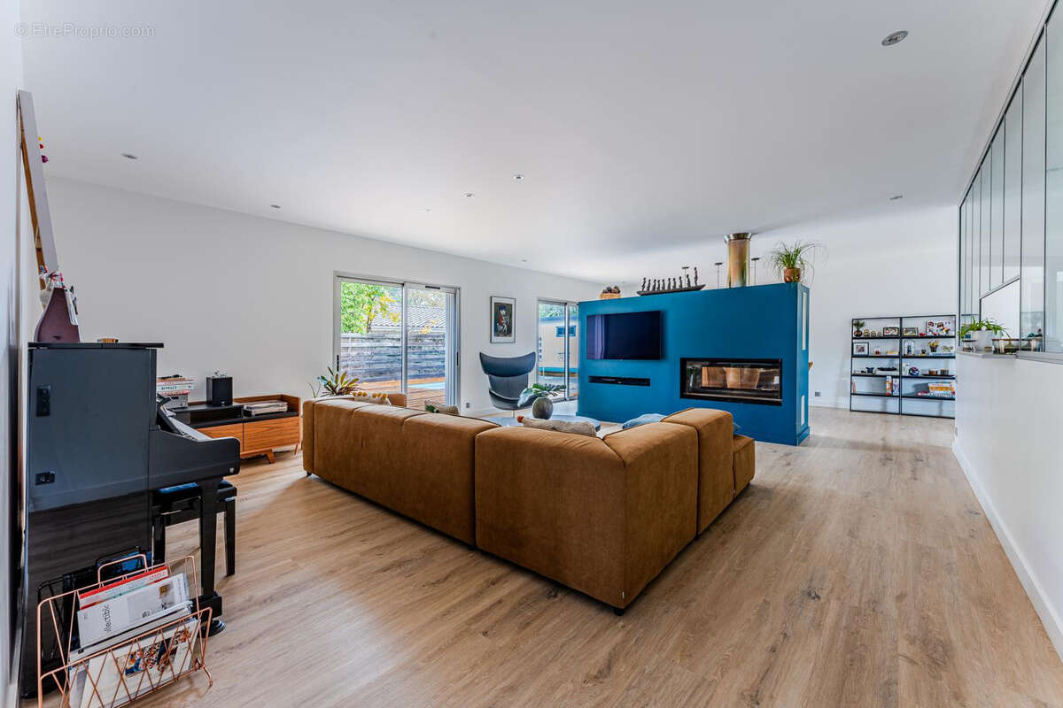 Maison à CAMBLANES-ET-MEYNAC