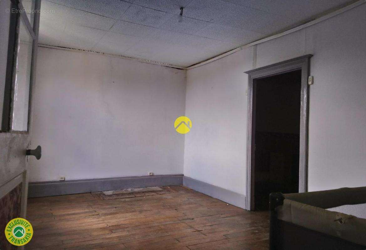 Maison à AINAY-LE-CHATEAU