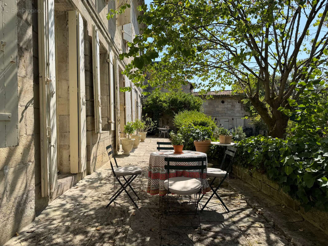 Élégante maison de maître à 20 minutes de Libourne et de Saint-Émilion - photo 2