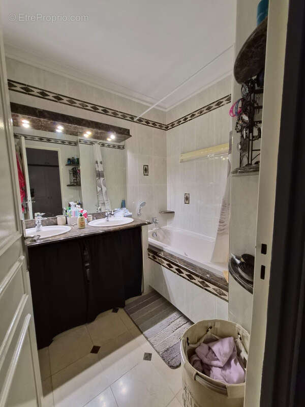 Appartement à MAREIL-MARLY