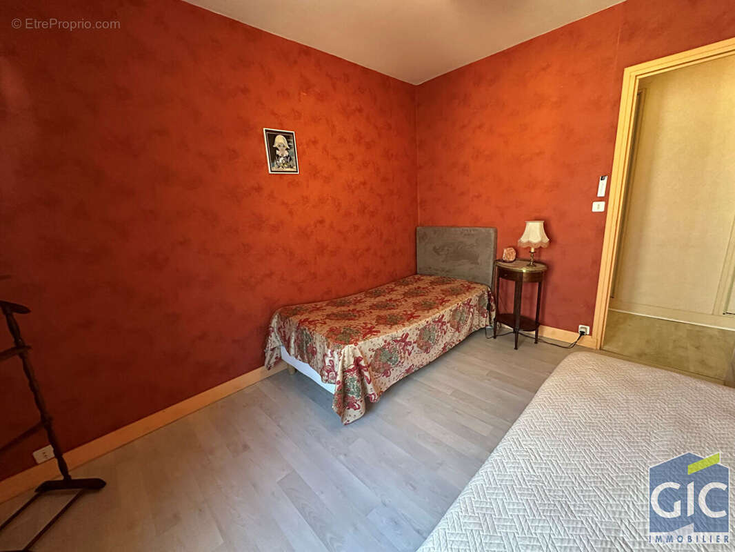A vendre en exclusivite beau 4pp avec grand balcon secteur canada - photo 11