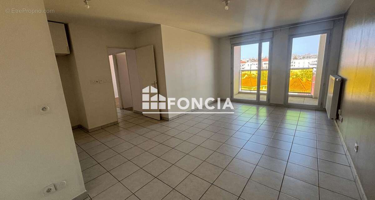 Appartement à DECINES-CHARPIEU