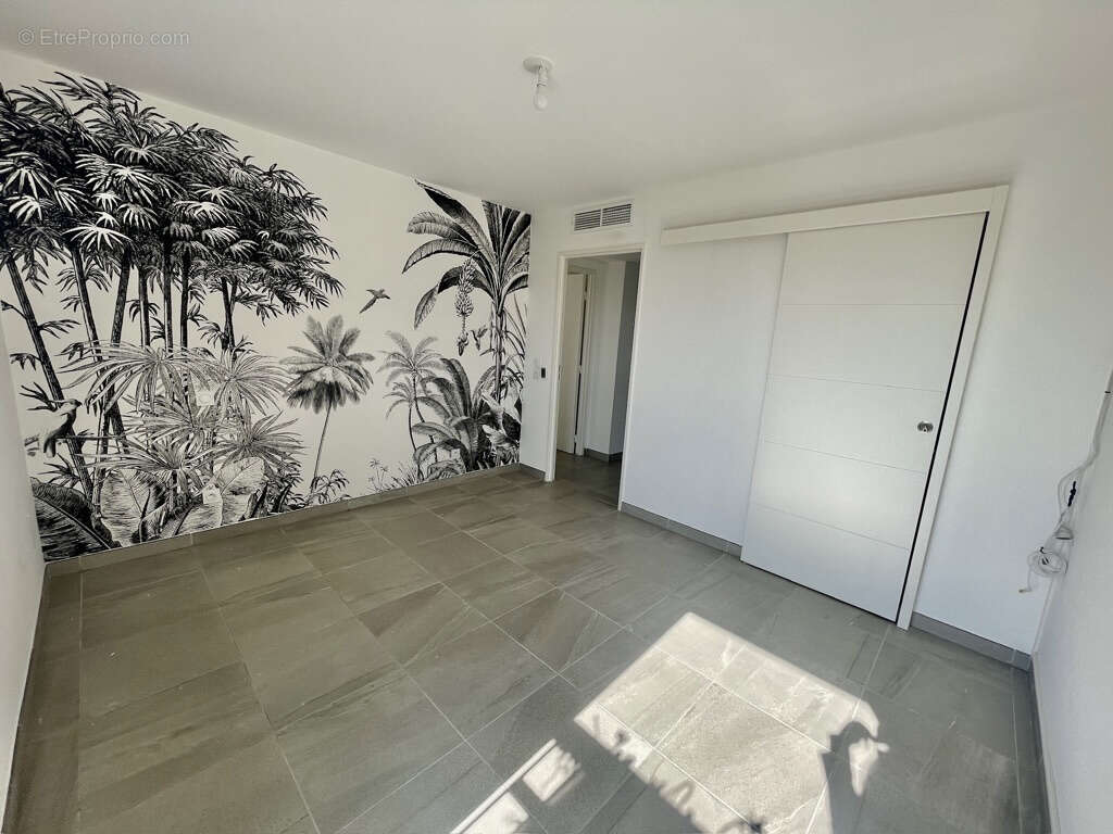 Appartement à SAINT-LAURENT-DU-VAR