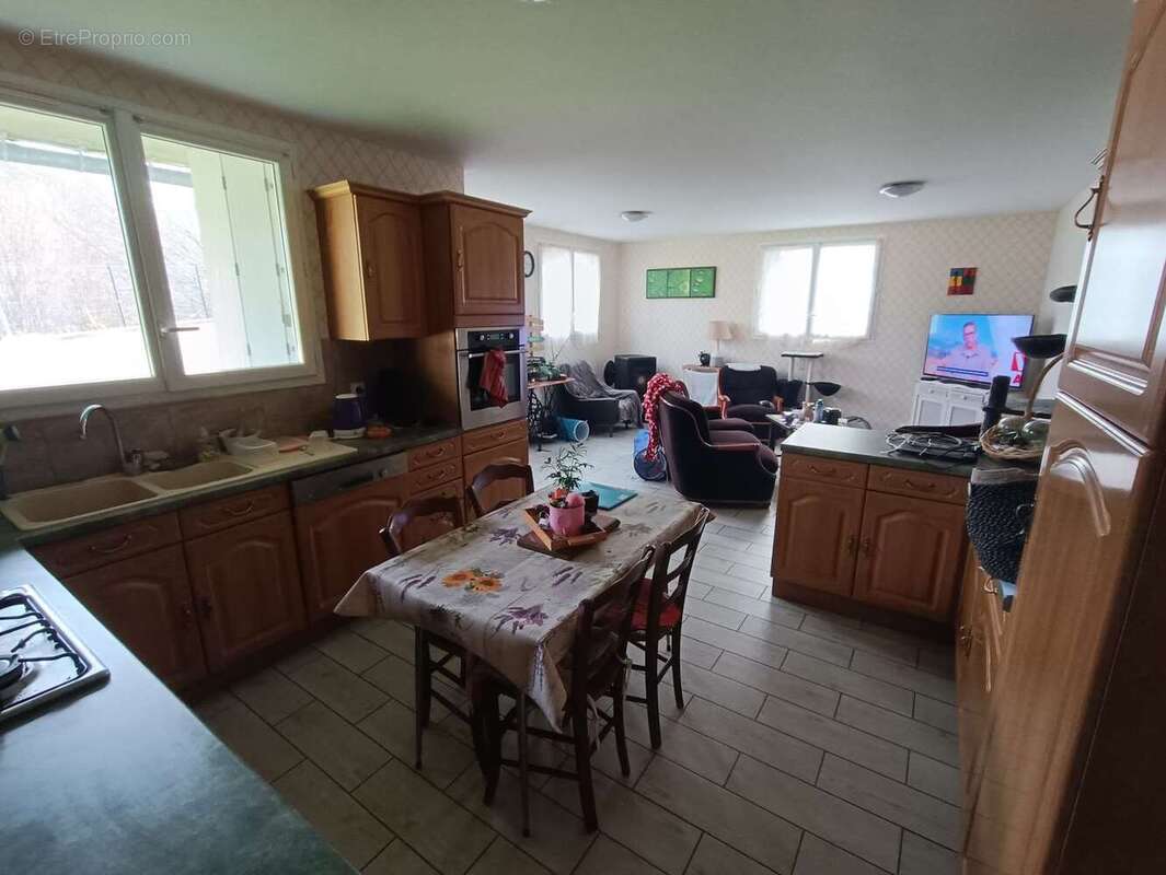 Appartement à CORREZE