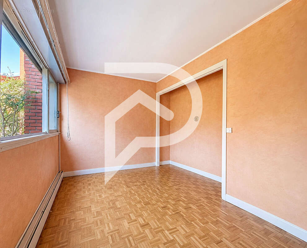A VENDRE Maison de plain-pied 5 pièces 3 chambres  82 m² Verneuil-sur-Seine Centre - photo 6