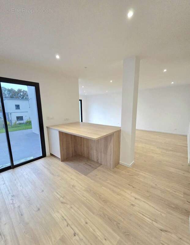 Maison à MONTREUIL-LE-GAST