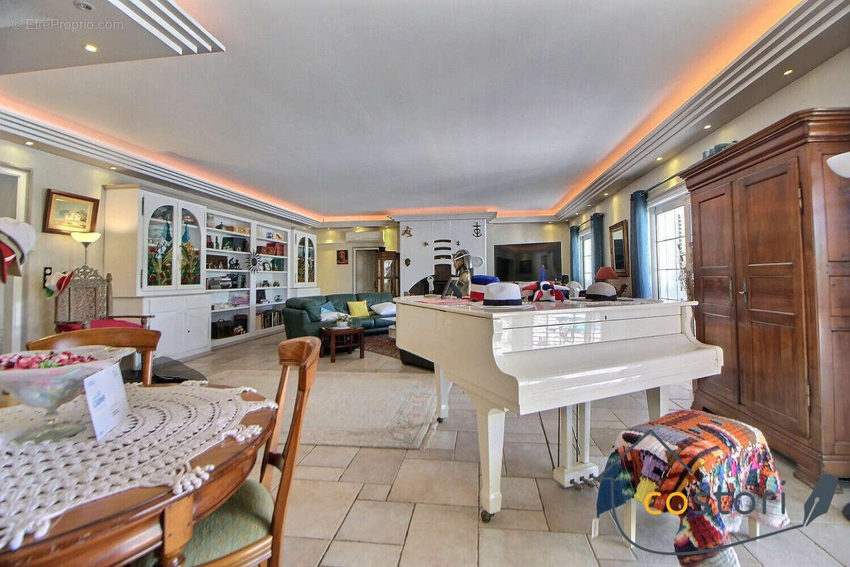 Maison 300 m² à Trans-En-Provence  - photo 8