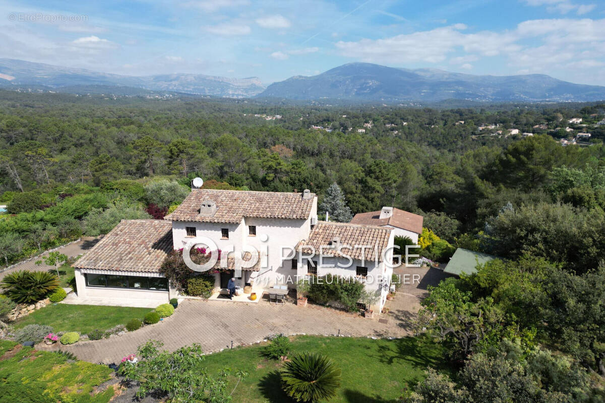 Maison à ROQUEFORT-LES-PINS