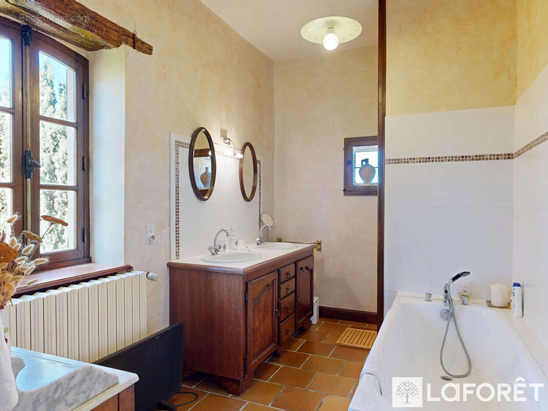 Maison à GENNETINES