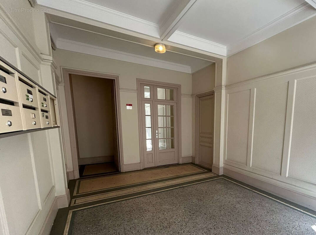Opportunite hypercentre reims - superbe appartement t2 de 46m2 + 2 caves - photo 2