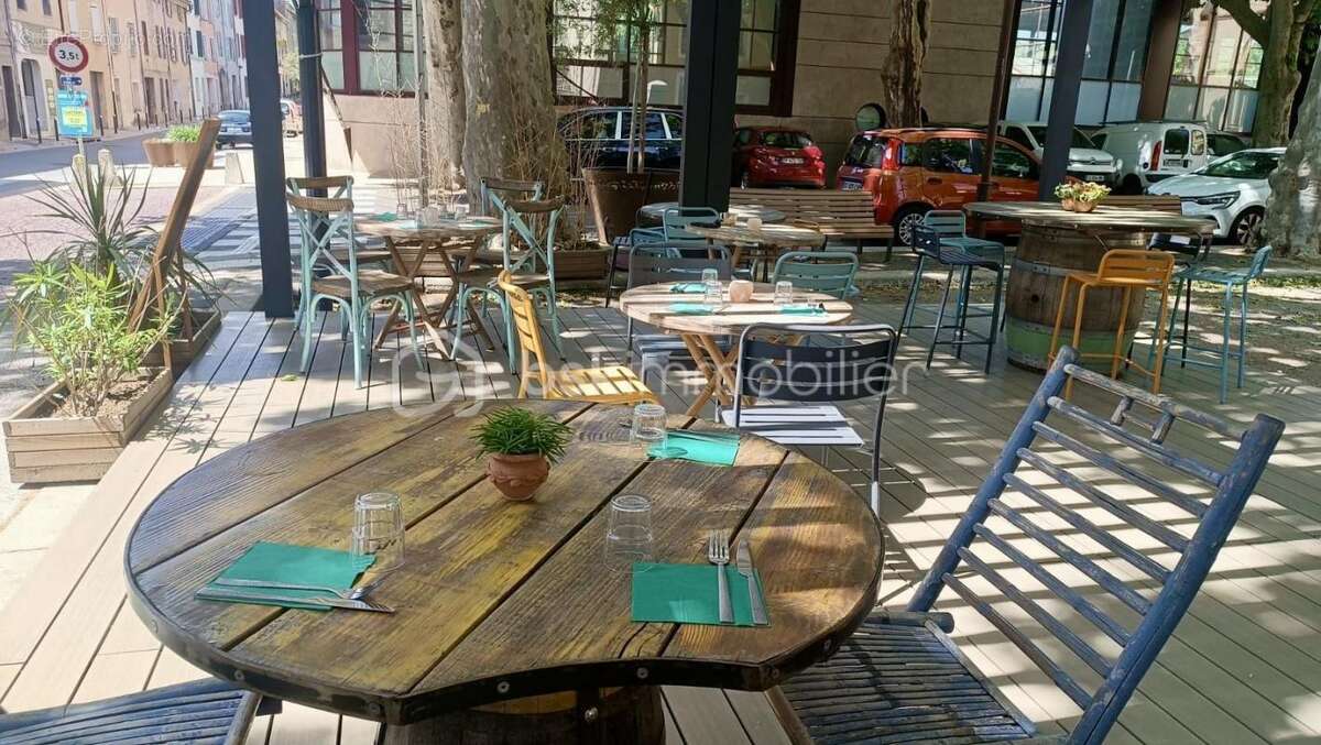 Commerce à FLASSANS-SUR-ISSOLE