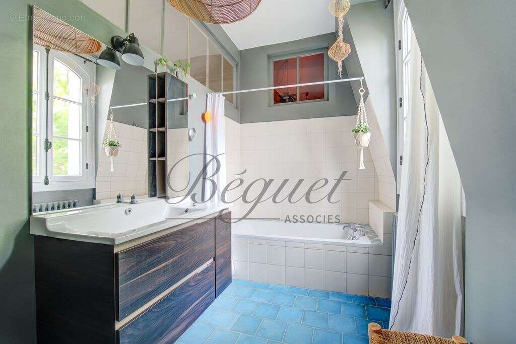 Indre et Loire - Hyper centre Tours - 37000 - Maison - 285 m2 - 5 chambres - garage - Jardin - photo 16
