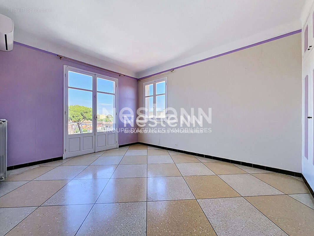 Golfe-Juan - Maison 5P 126 m² + Appartement indépendant 3P 98 m² - Terrain 1 480 m² - Sous-sol 70 m² - Parkings - Proche mer - photo 24